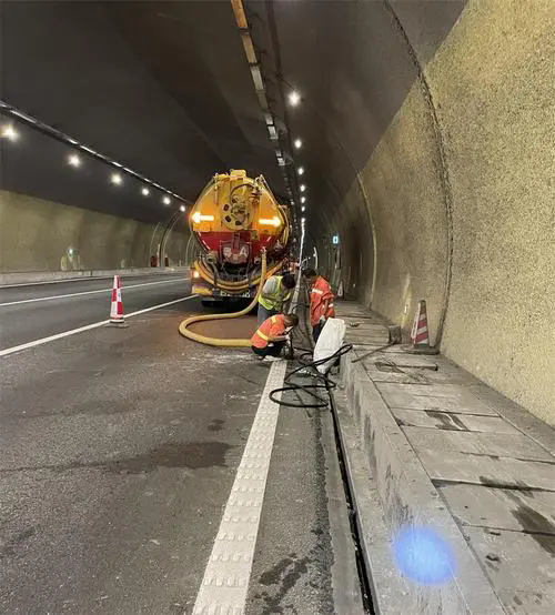 平潭隧道排水渠清淤